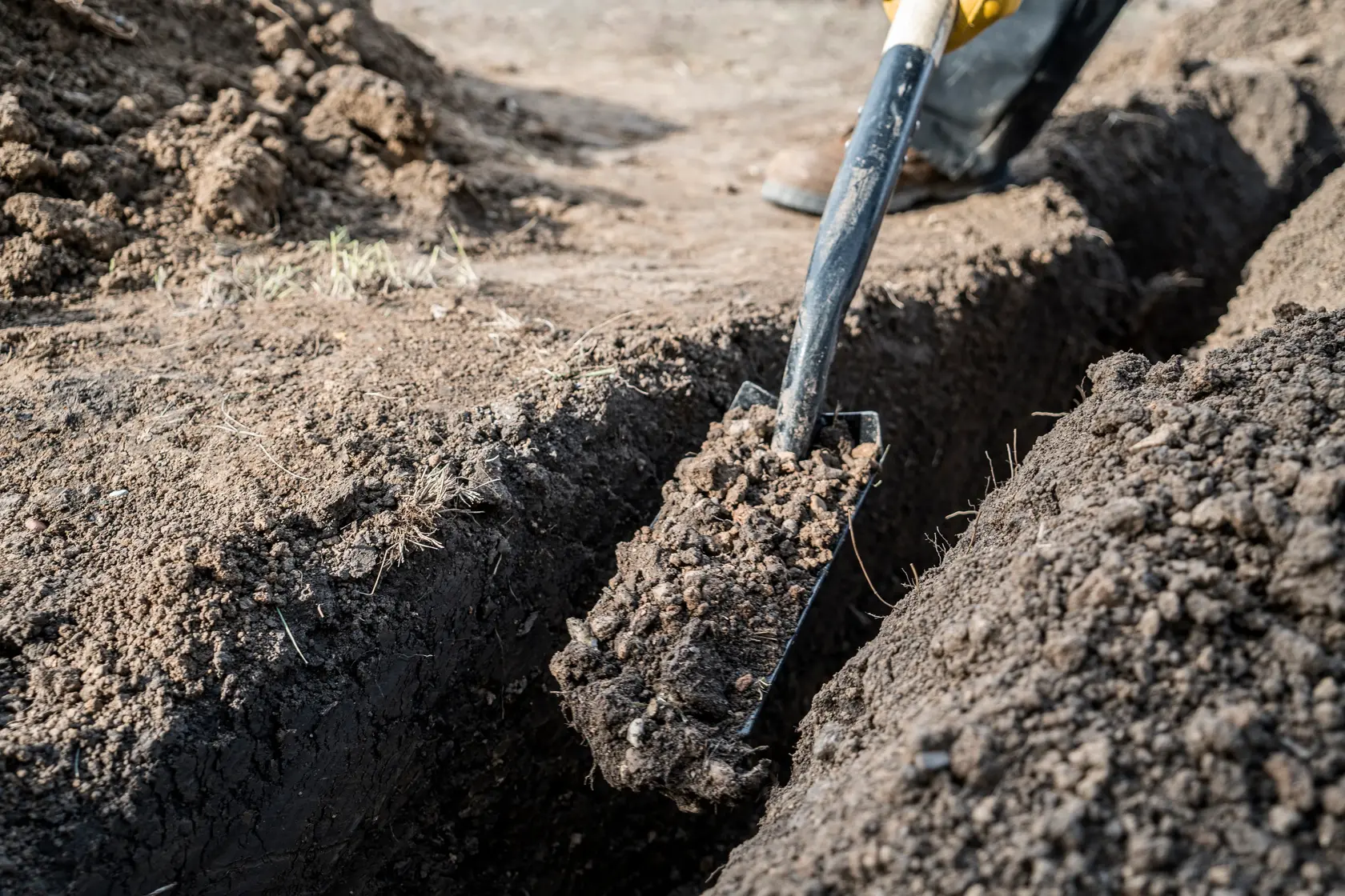 46 inch Wood Handle Trenching Shovel close up shoveling dirt