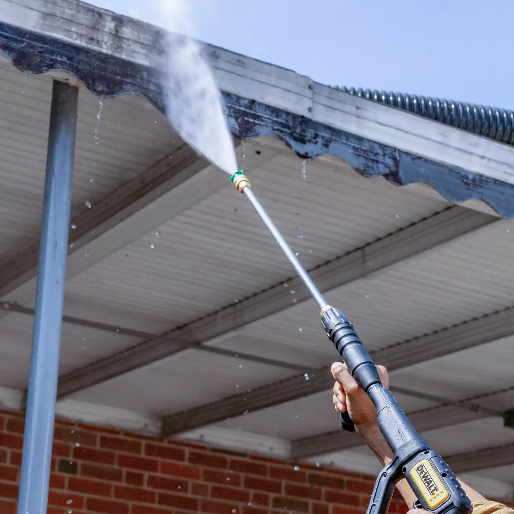 pressure washing roof siding of FNA pressure washer (DXPW61373)